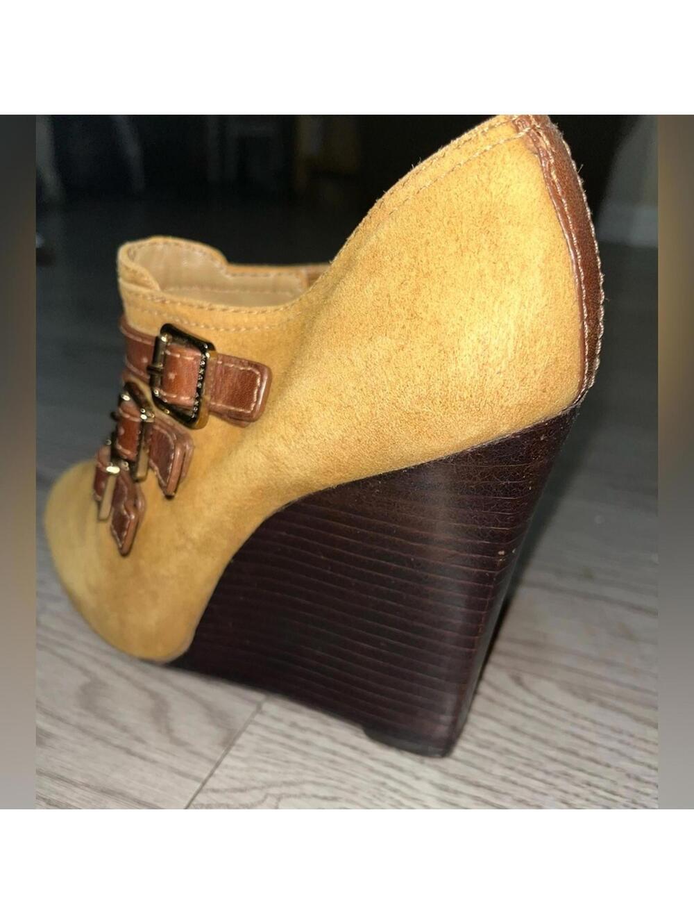 Tory Burch Gabriel High Wedge, Size 7M - Picture 13 of 16